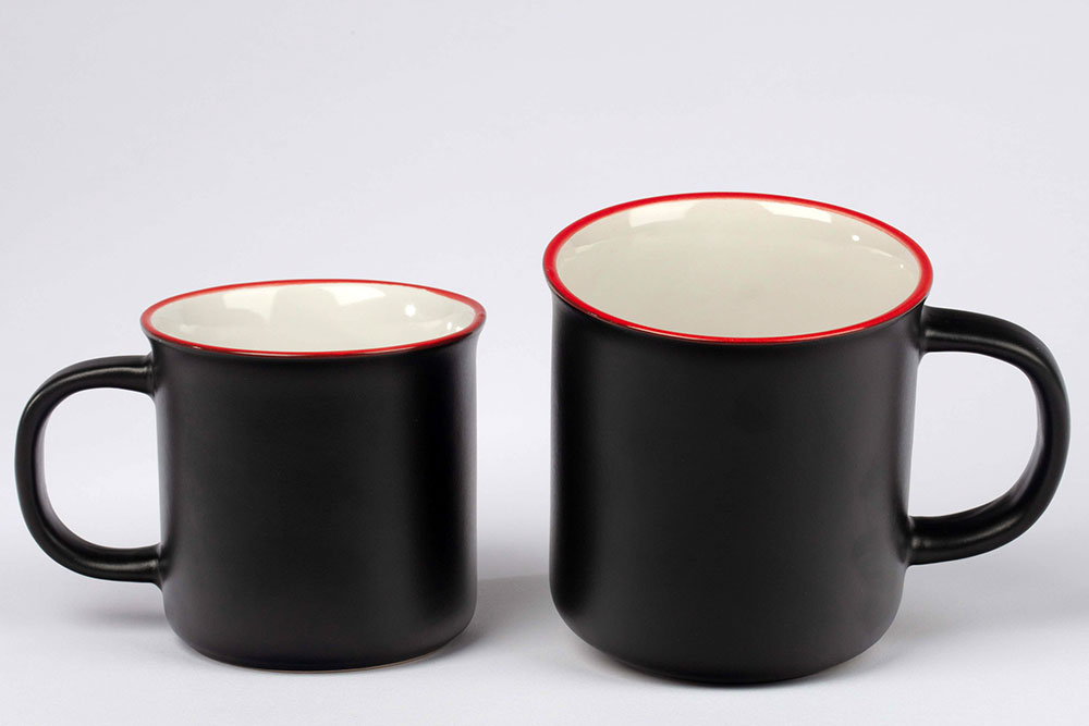 Vintage schwarz matt mit rotem Rand